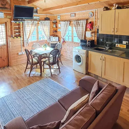 Hedgehog Meadows Holiday home *